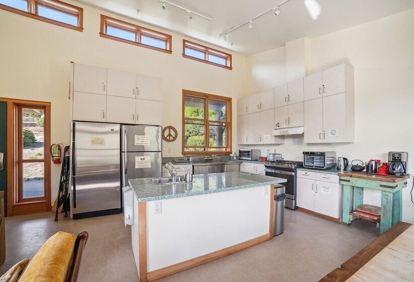 Общежитие Limantour Lodge