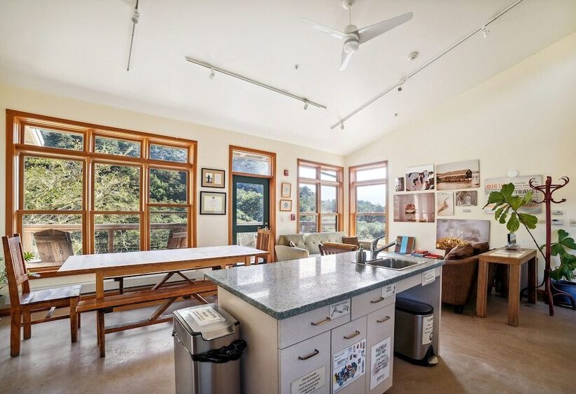 Общежитие Limantour Lodge