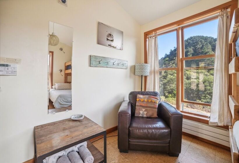 Общежитие Limantour Lodge