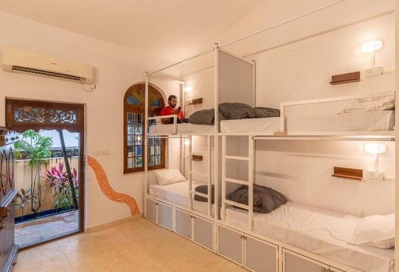 Albergue Madpackers Goa Anjuna   Bunks, Rooms, Community