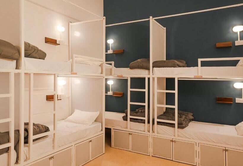 Albergue Madpackers Goa Anjuna   Bunks, Rooms, Community