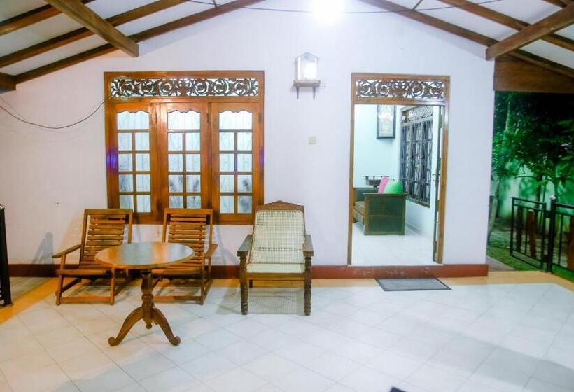 مبيت وإفطار Kadolana Villa