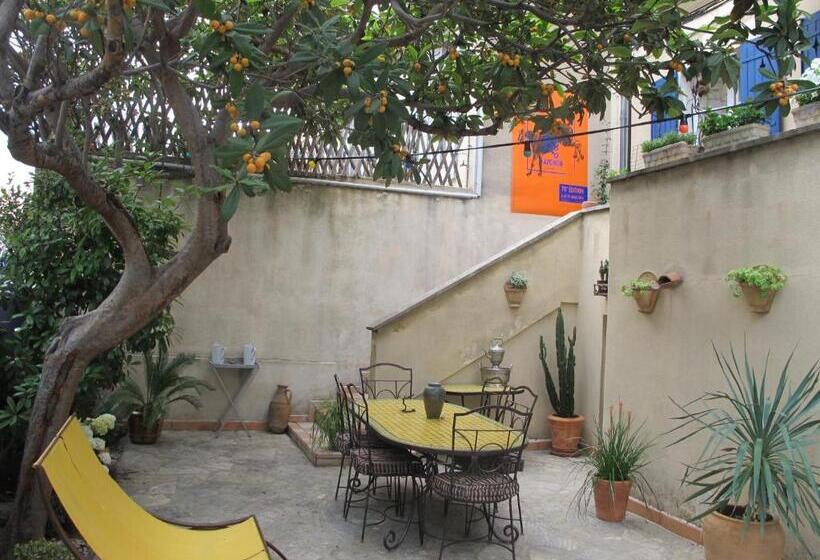 مبيت وإفطار Tombe La Nèfle