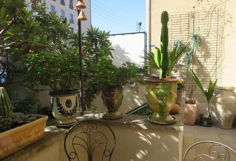 مبيت وإفطار Tombe La Nèfle