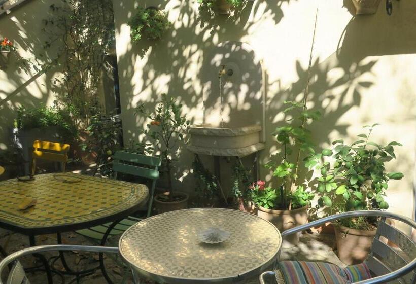 مبيت وإفطار Tombe La Nèfle