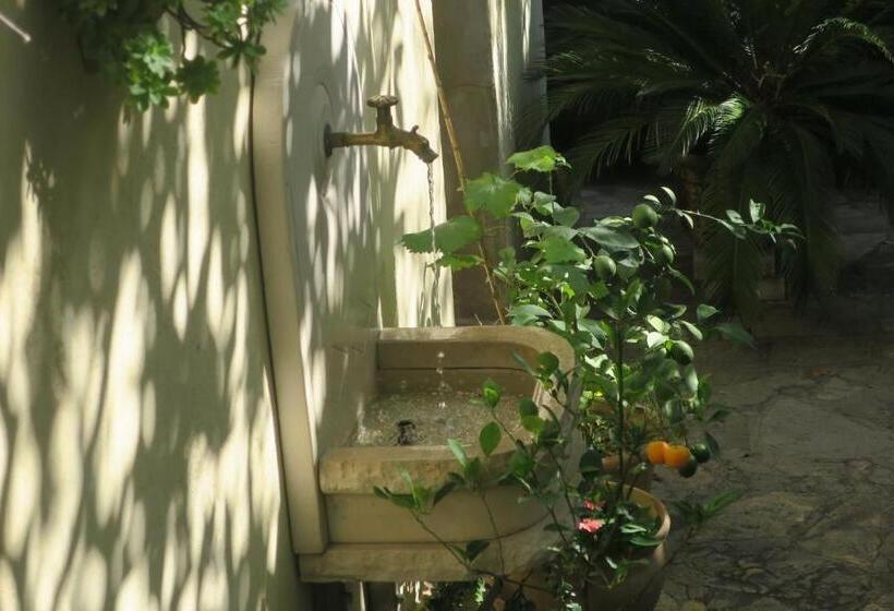 مبيت وإفطار Tombe La Nèfle