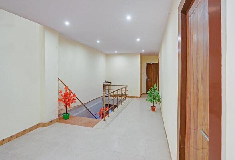 Collection O 81278 Hotel Rn Residency