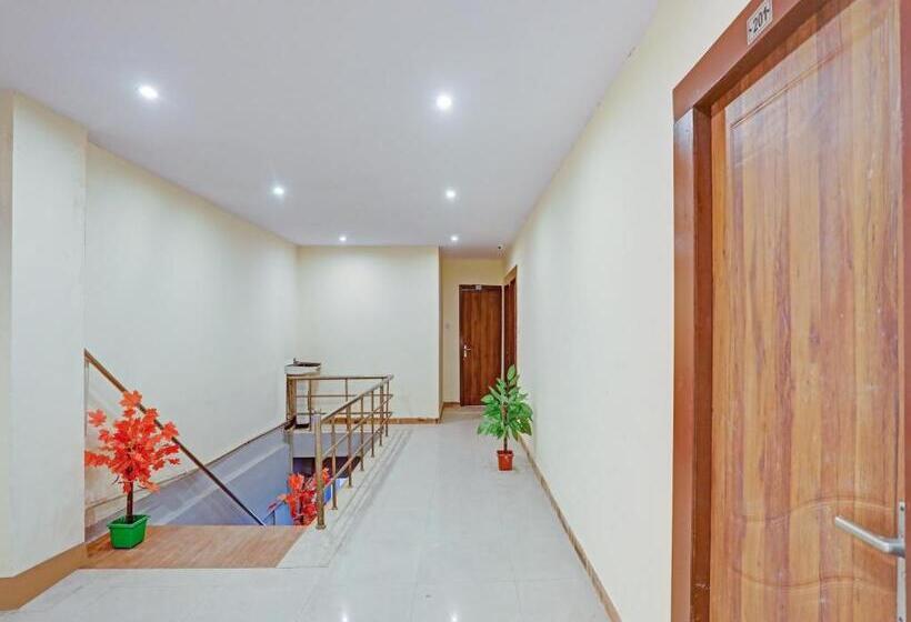 Collection O 81278 Hotel Rn Residency