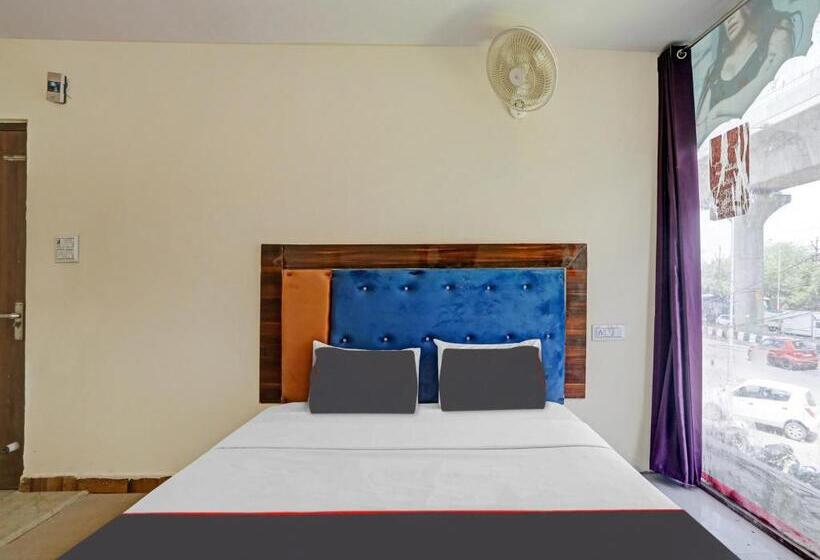 Collection O 81278 Hotel Rn Residency