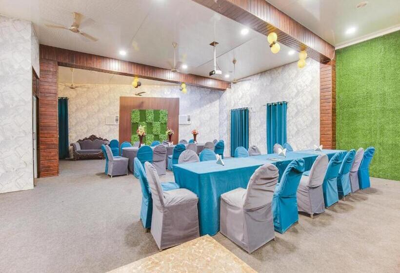 Collection O Hotel Radis Inn