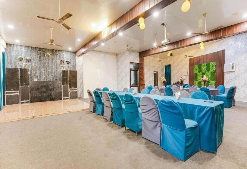 Collection O Hotel Radis Inn