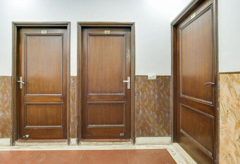 Collection O Hotel Radis Inn