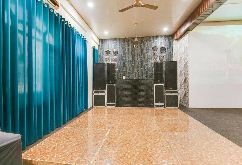 Collection O Hotel Radis Inn