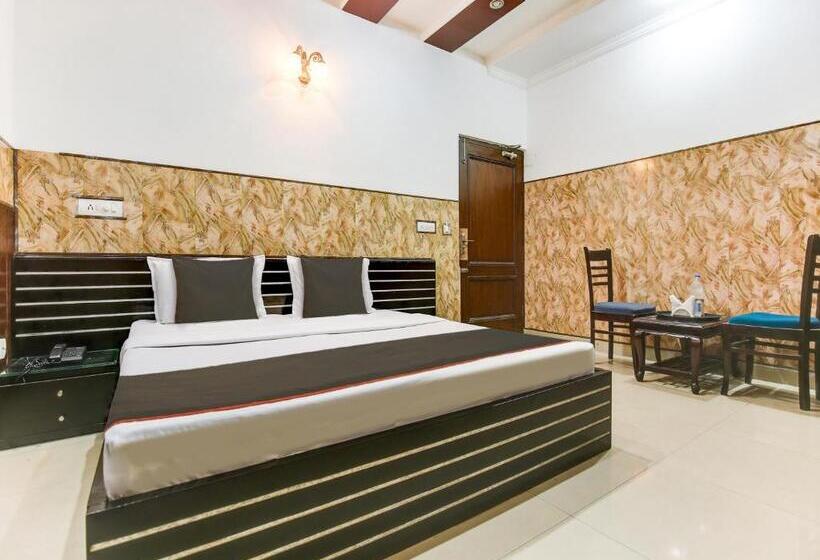 Collection O Hotel Radis Inn