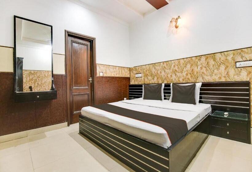 Collection O Hotel Radis Inn