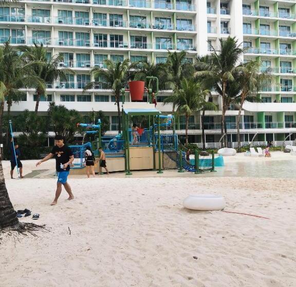 هتل Azure Staycation By Jane