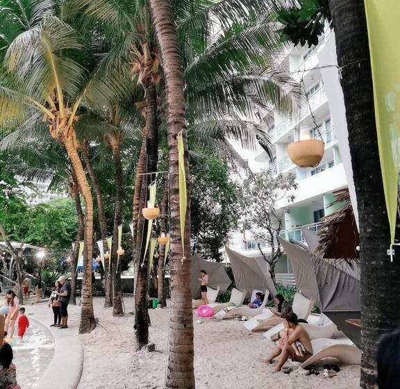 هتل Azure Staycation By Jane