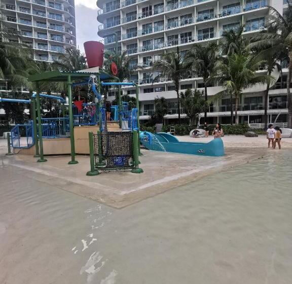 هتل Azure Staycation By Jane