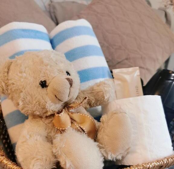 هتل Azure Staycation By Jane