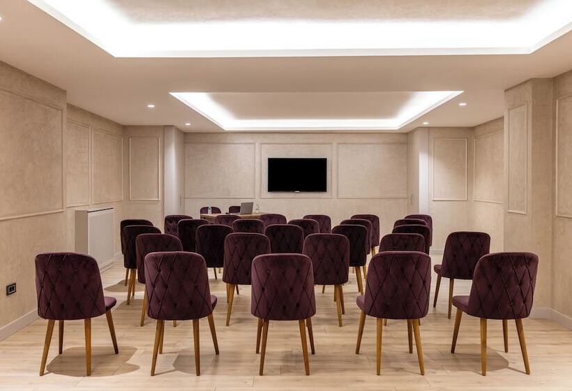 Carina Gold Hotel And Restaurant