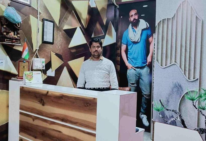 호텔 Collection O Good Luck