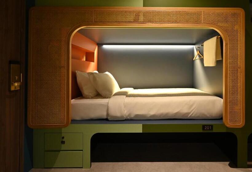 هتل کپسول Dream Chaser Boutique Capsule