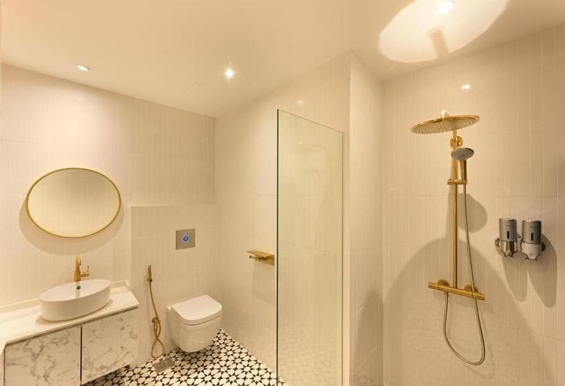 هتل کپسول Dream Chaser Boutique Capsule