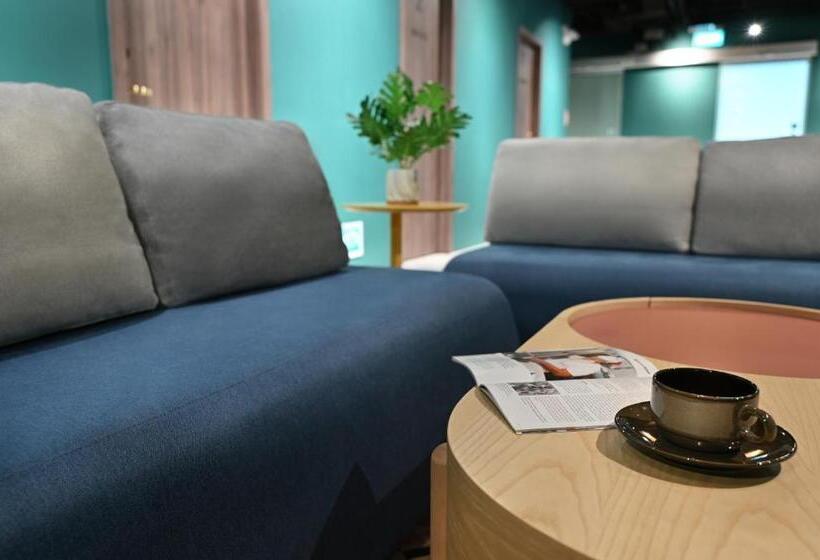 هتل کپسول Dream Chaser Boutique Capsule