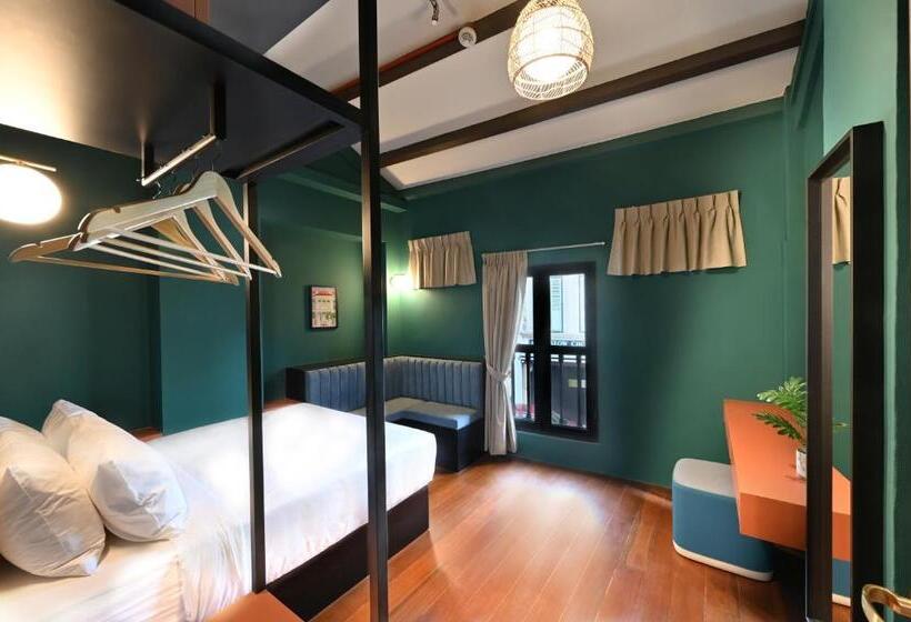 هتل کپسول Dream Chaser Boutique Capsule