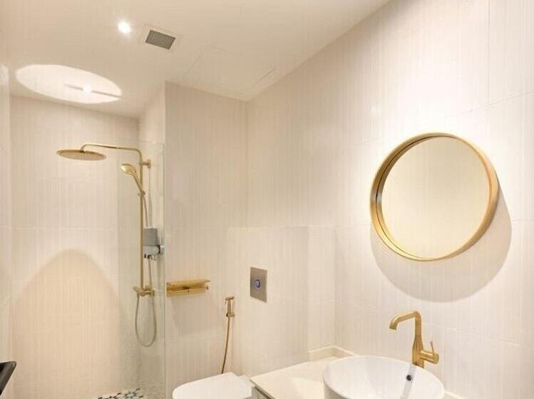 هتل کپسول Dream Chaser Boutique Capsule