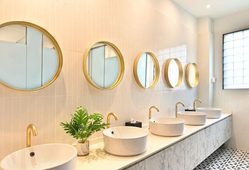 هتل کپسول Dream Chaser Boutique Capsule