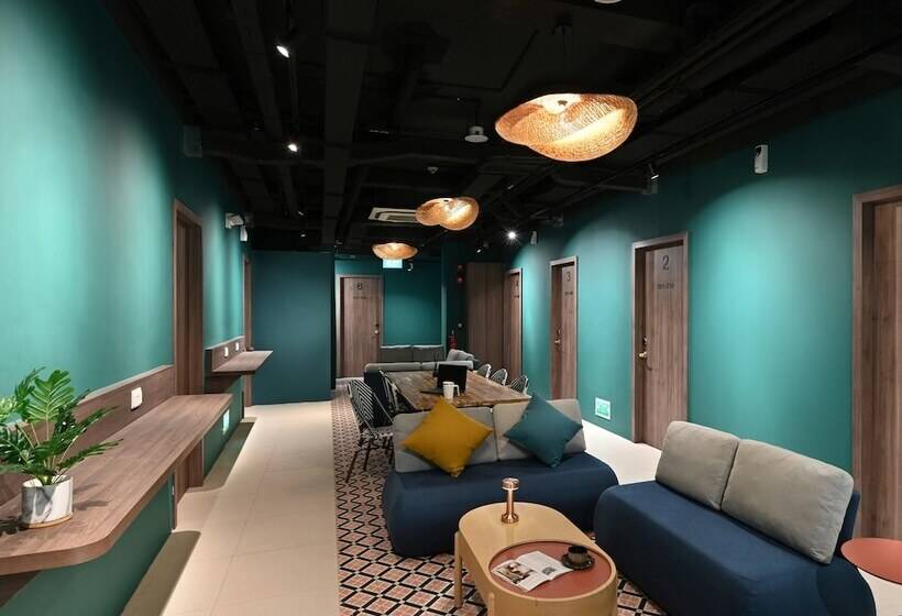 هتل کپسول Dream Chaser Boutique Capsule