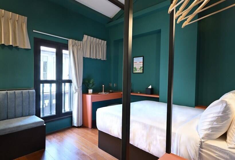 هتل کپسول Dream Chaser Boutique Capsule