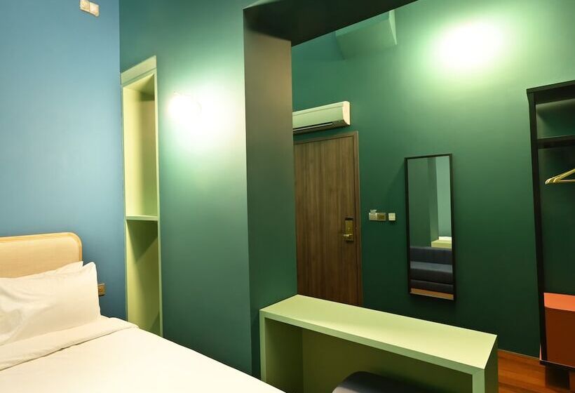 هتل کپسول Dream Chaser Boutique Capsule