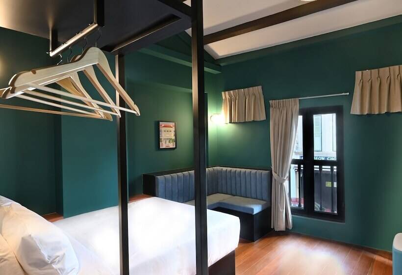 هتل کپسول Dream Chaser Boutique Capsule