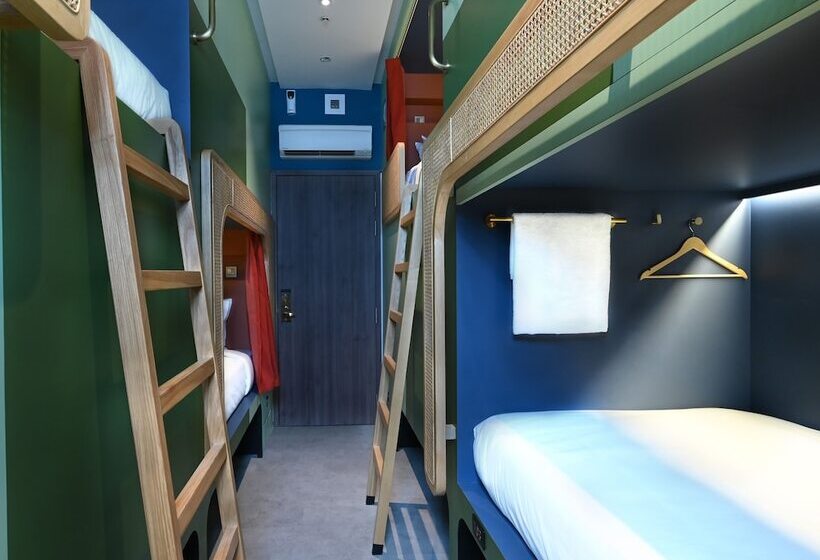 هتل کپسول Dream Chaser Boutique Capsule