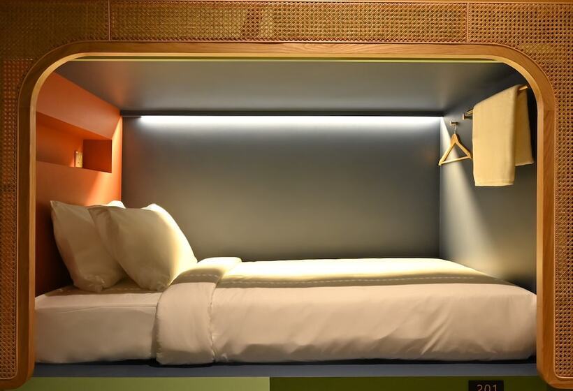 هتل کپسول Dream Chaser Boutique Capsule