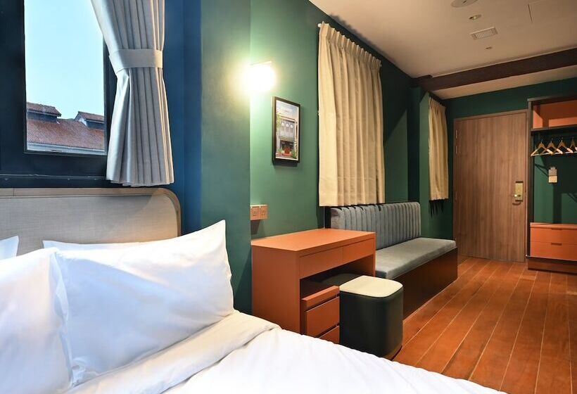 هتل کپسول Dream Chaser Boutique Capsule