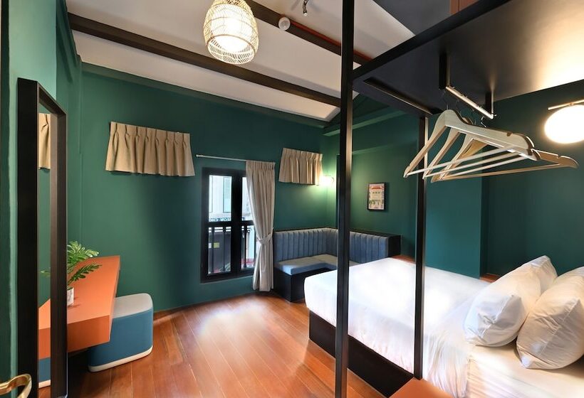 هتل کپسول Dream Chaser Boutique Capsule