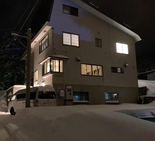 فندق Elan Lodge Akakura