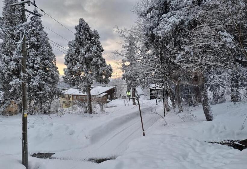 فندق Elan Lodge Akakura