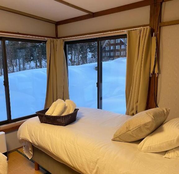 فندق Elan Lodge Akakura