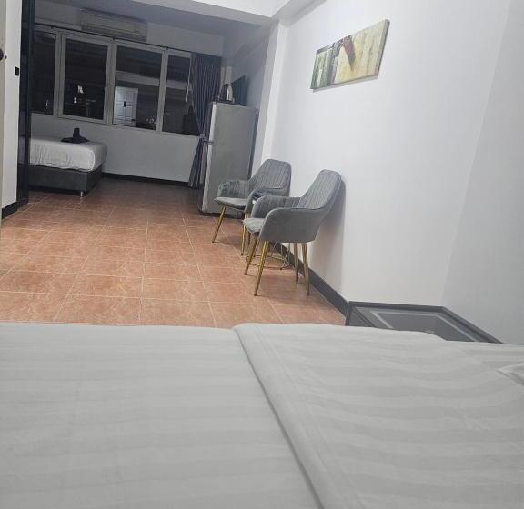 酒店 Happy Beach Jomtien Guesthouse