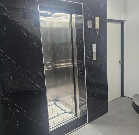 فندق Happy Beach Jomtien Guesthouse