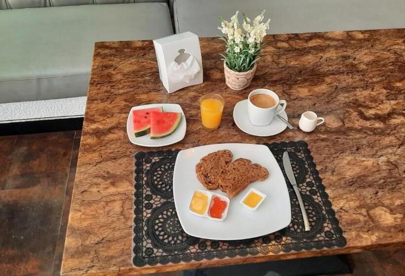 فندق Happy Beach Jomtien Guesthouse