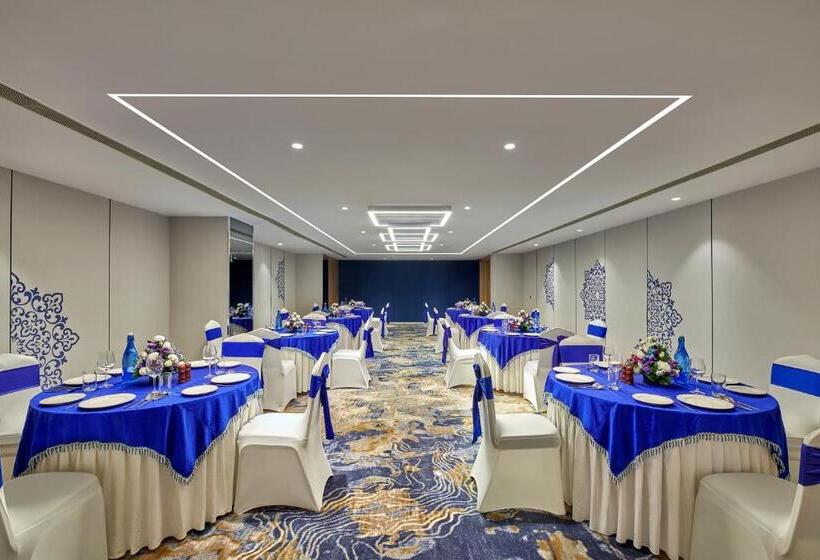 בית מלון כפרי Holiday Inn Express Bengaluru Bommasandra, An Ihg