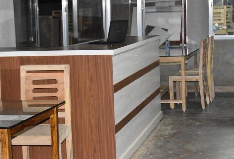 فندق Kanikasundari Home Stay