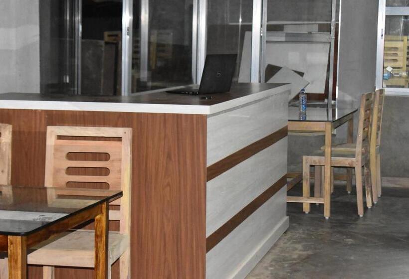 فندق Kanikasundari Home Stay