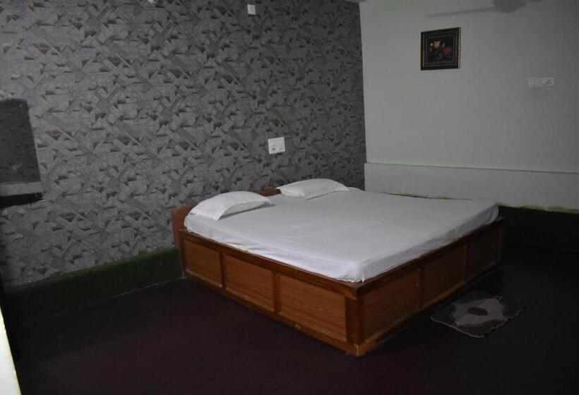 فندق Kanikasundari Home Stay