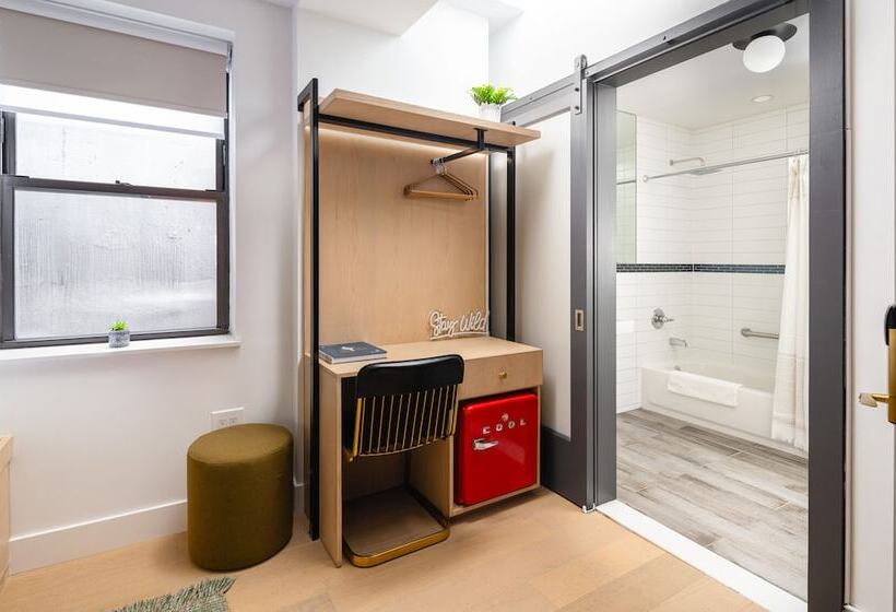 酒店 Little Charlie